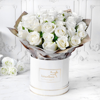 white roses bouquet